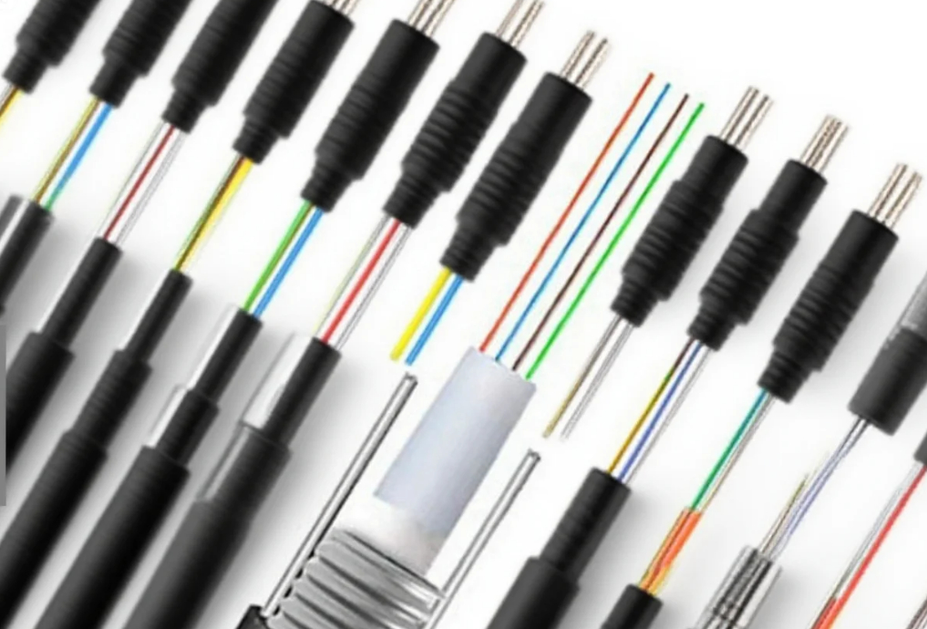 24AWG カーブネットワーク LANケーブル 長持ちする 4P 扭曲ペア構造 STP / UTP ワイヤタイプ