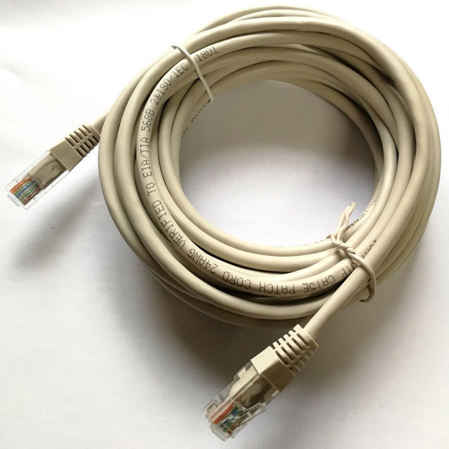 RJ45ネットワークのイーサネット パッチ・コード ケーブルの黄色へのUTP Cat5e Rj45
