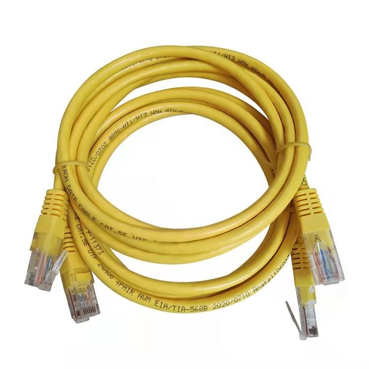 コンピュータおよびルーターのためのUTP Cat5ケーブルの黄色のパッチ・コードのイーサネット ケーブルCat5e